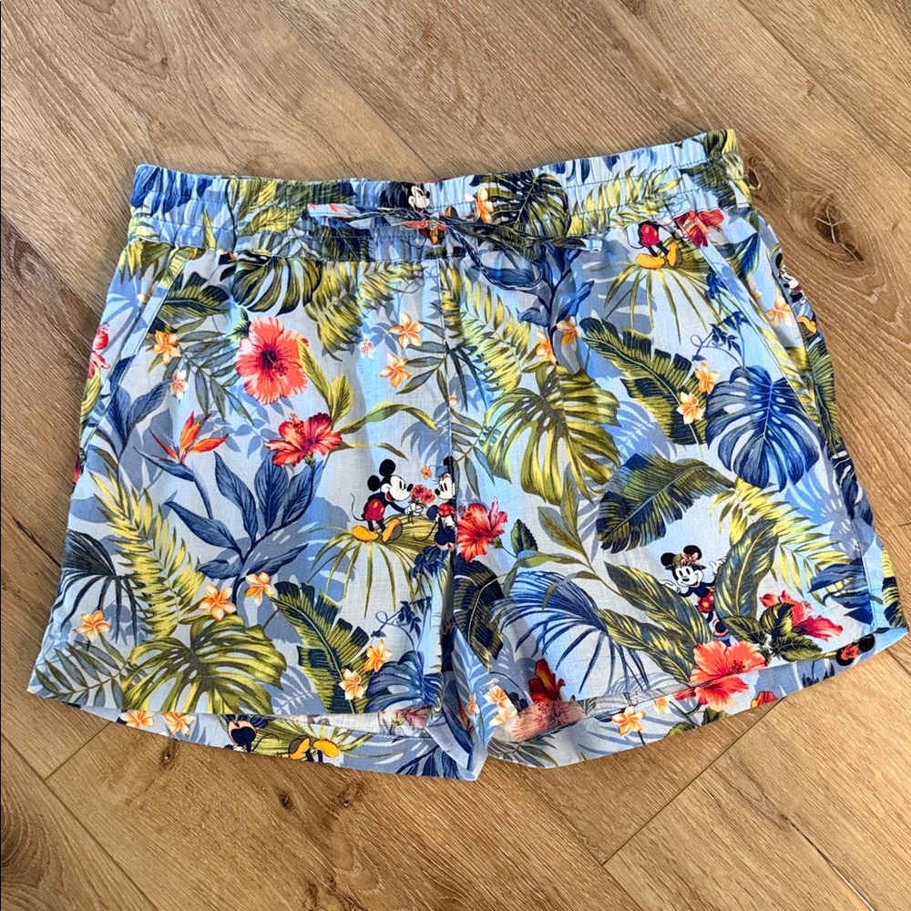 Tommy Bahama Disney Women’s Shorts. Size small. Like New. EUC